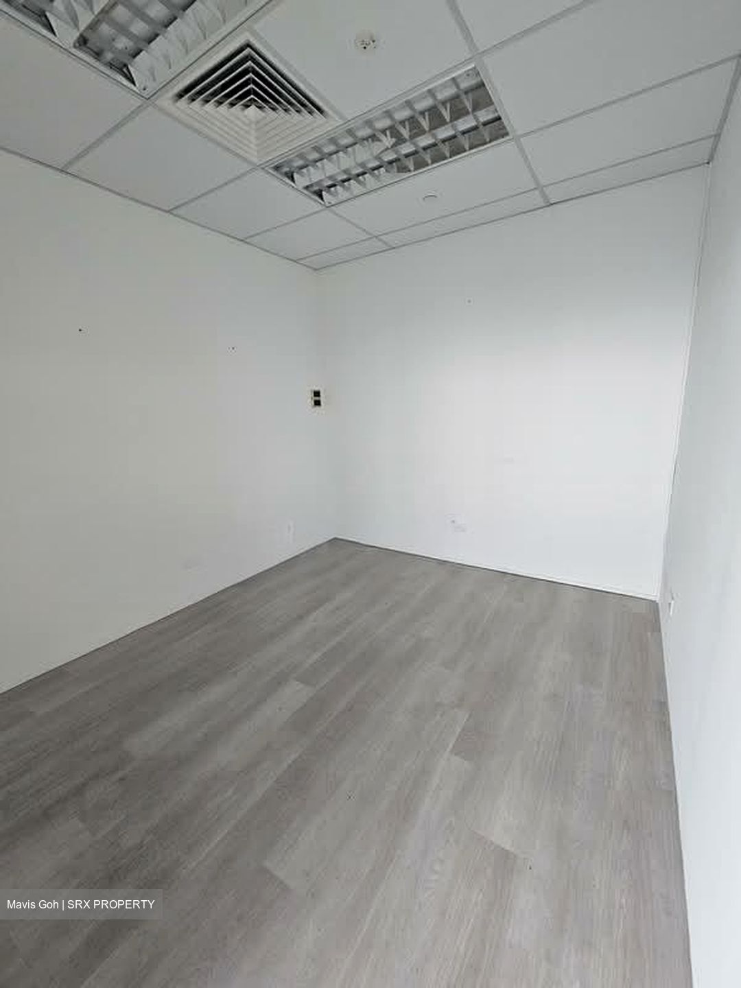 Woods Square (D25), Office #592306661